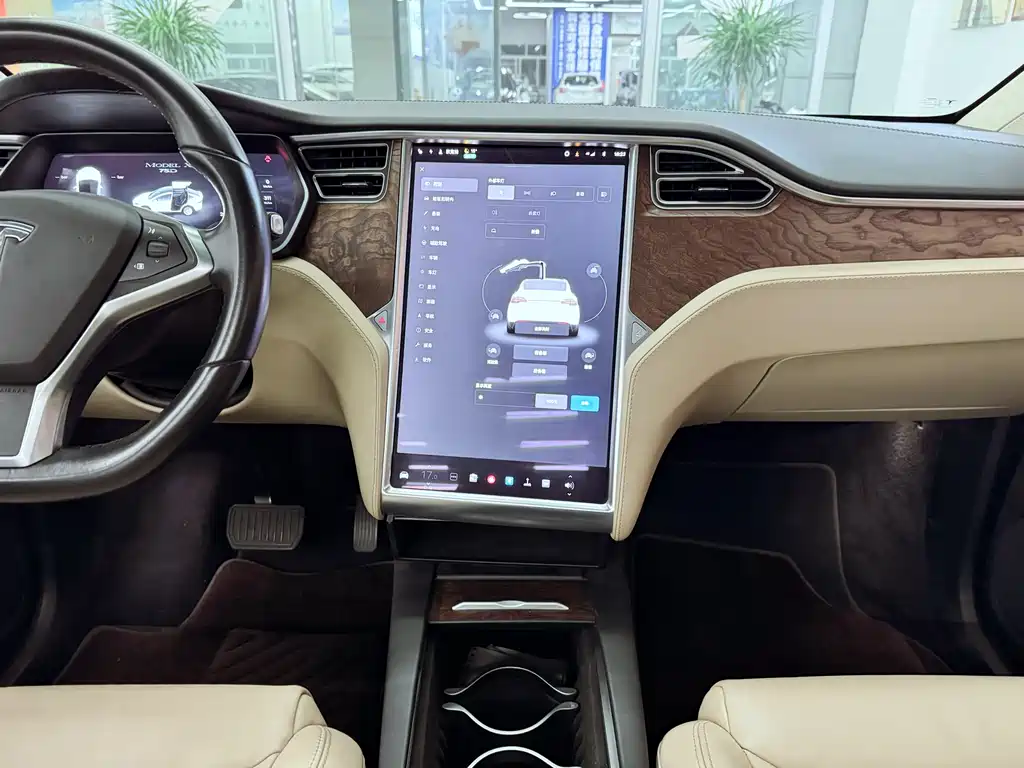 Tesla Model X 2017 — фото 20