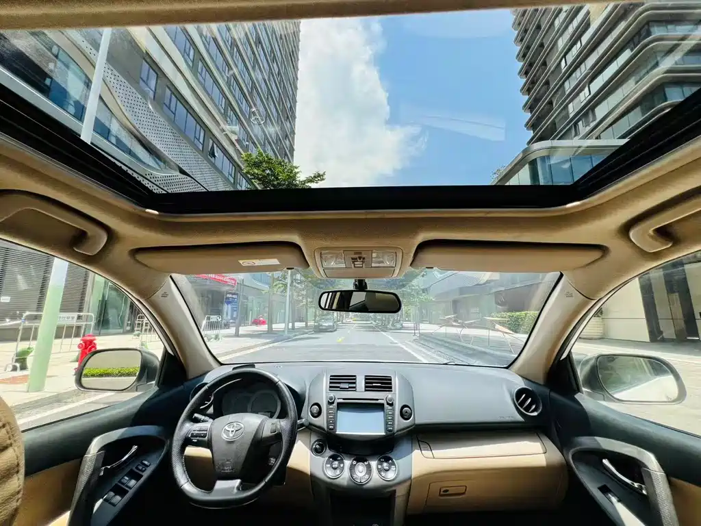 Toyota RAV4 2013 — фото 10