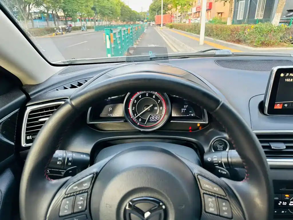 Mazda 3 Axela 2017 — фото 8