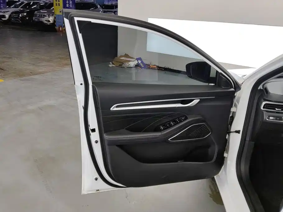 Geely Emgrand 2023