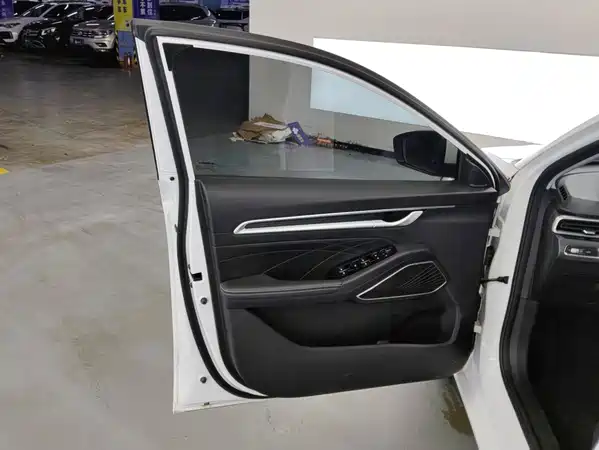 Geely Emgrand 2023