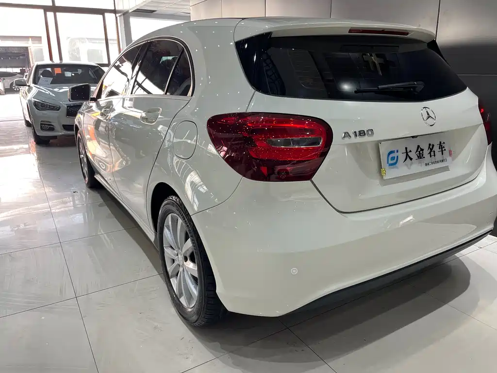 Mercedes-Benz A-Class 2016 — фото 14