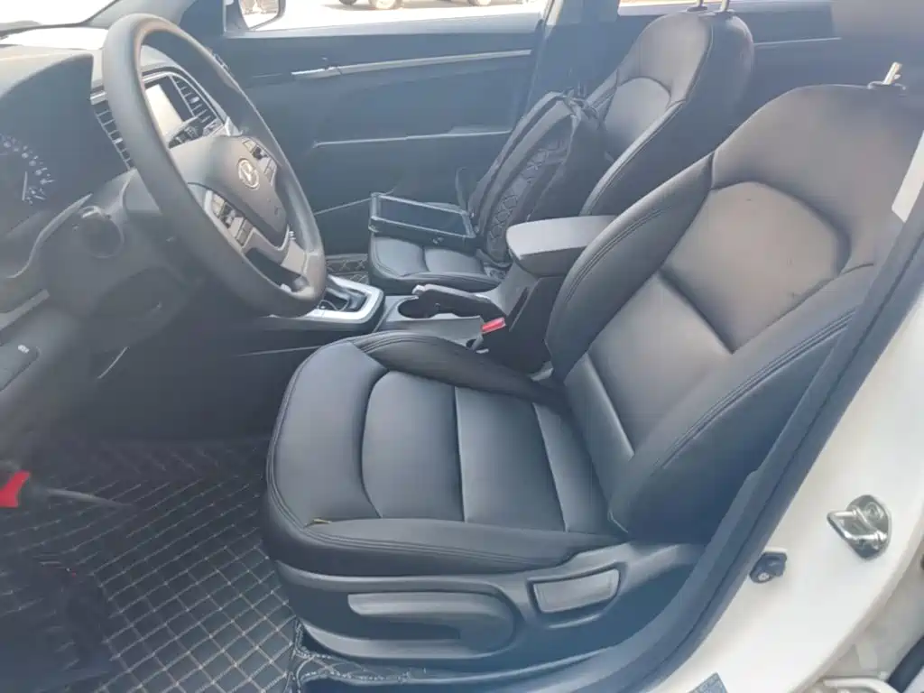 Hyundai Elantra 2018 — фото 15