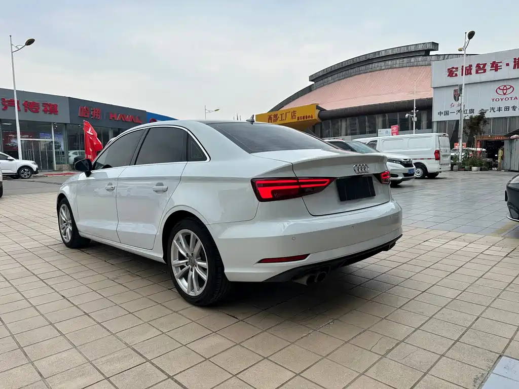 Audi A3 2018 — фото 13