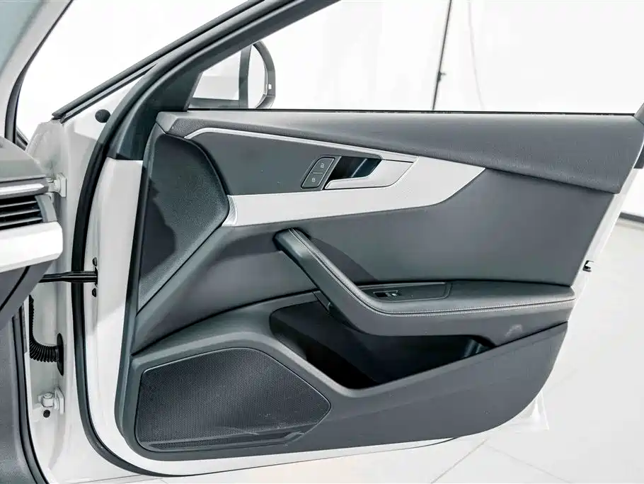 Audi A4L 2021 — фото 13