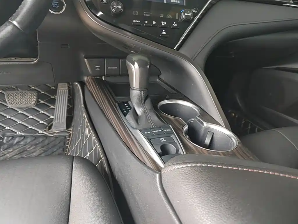 Toyota Camry 2019 — фото 14