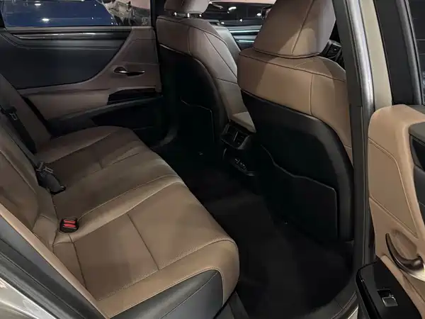 Lexus ES 2023