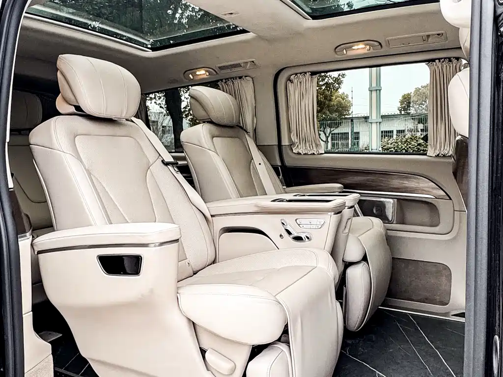 Mercedes-Benz V-Class 2023 — фото 19