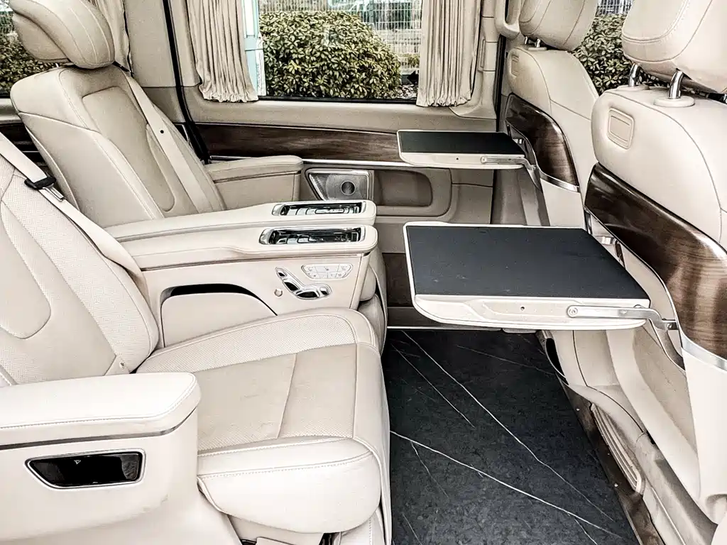 Mercedes-Benz V-Class 2023 — фото 18