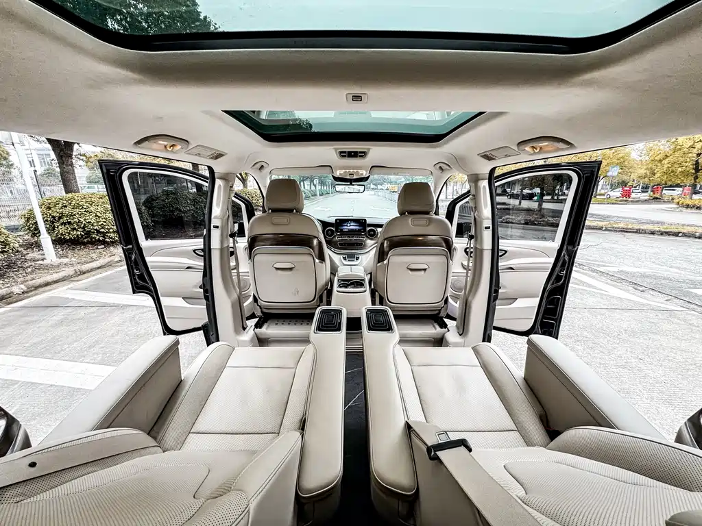Mercedes-Benz V-Class 2023 — фото 13