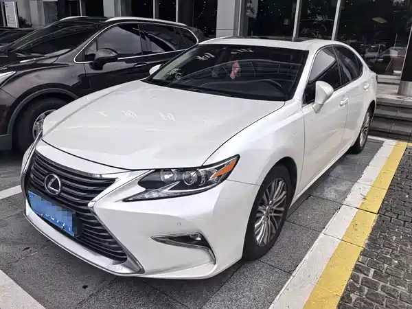 Lexus ES 2016