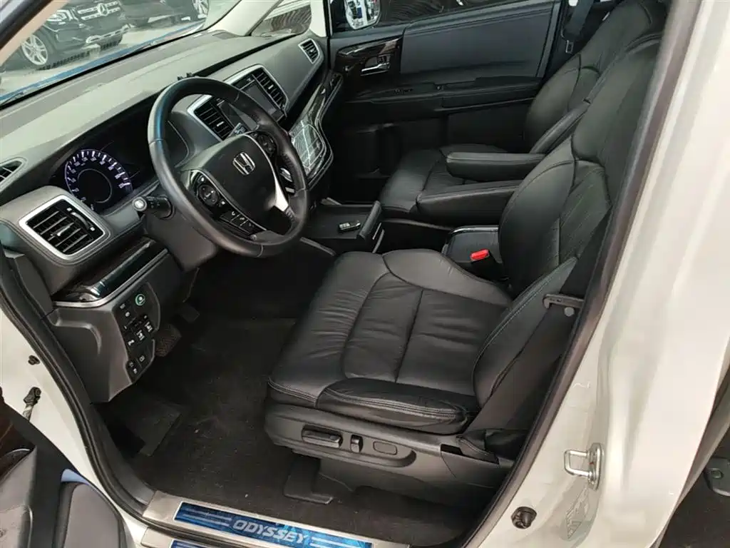 Honda Odyssey 2018 — фото 15