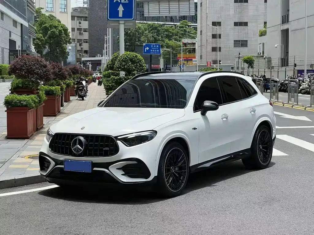 Mercedes-Benz GLC AMG 2026 — фото 1