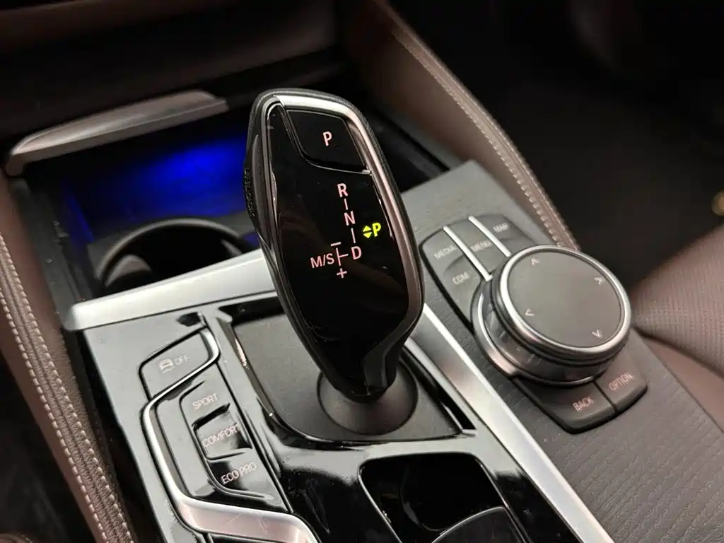 BMW 5 Series 2023 — фото 16
