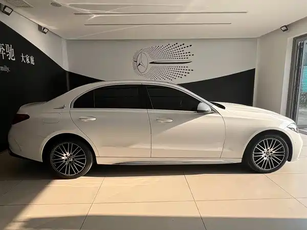 Mercedes-Benz C-Class 2024