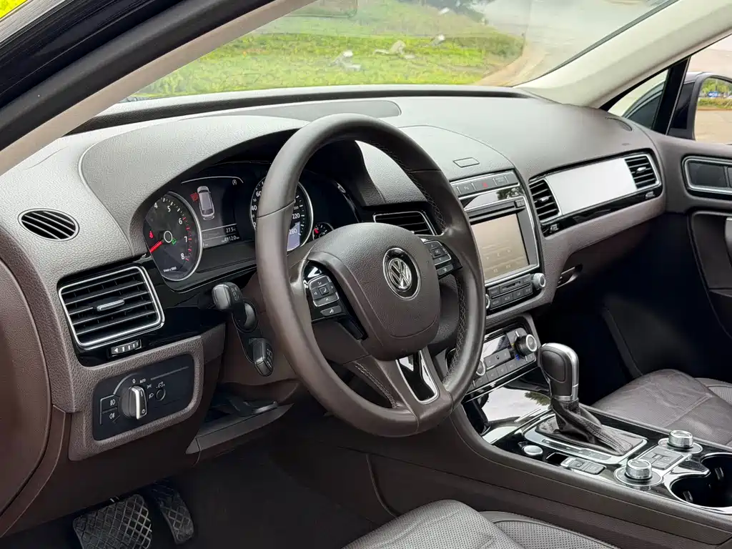 Volkswagen Touareg 2017 — фото 8