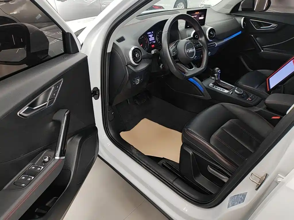 Audi Q2L 2023 — фото 16