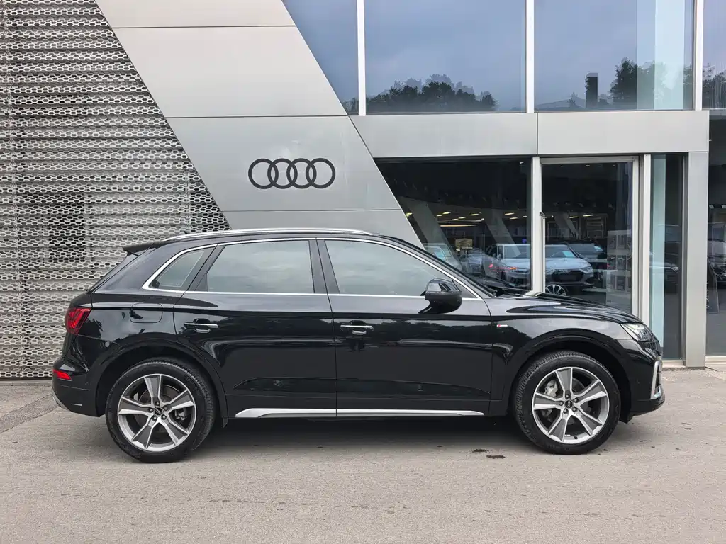 Audi Q5L 2023 — фото 12