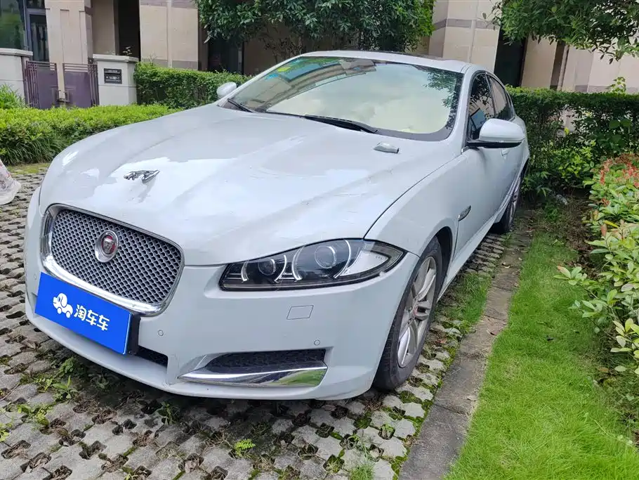 Jaguar XF 2015