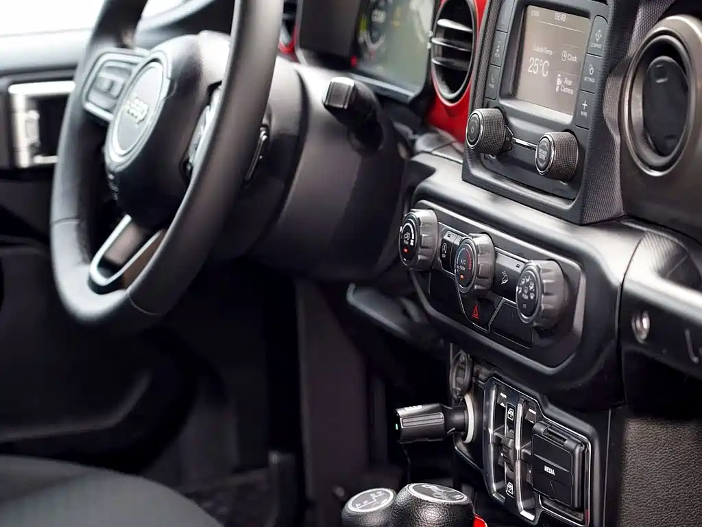 Jeep Wrangler 2020 — фото 18