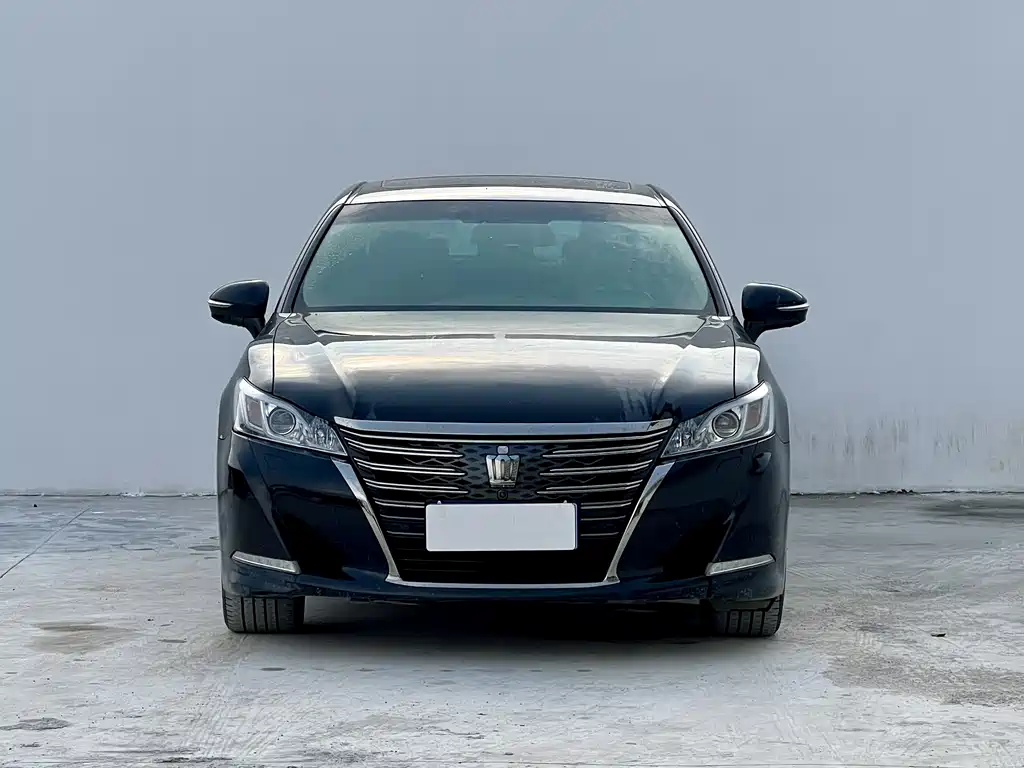Toyota Crown 2018 — фото 2