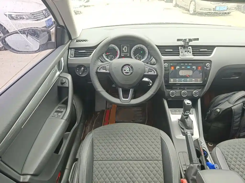 Skoda Octavia 2018 — фото 11