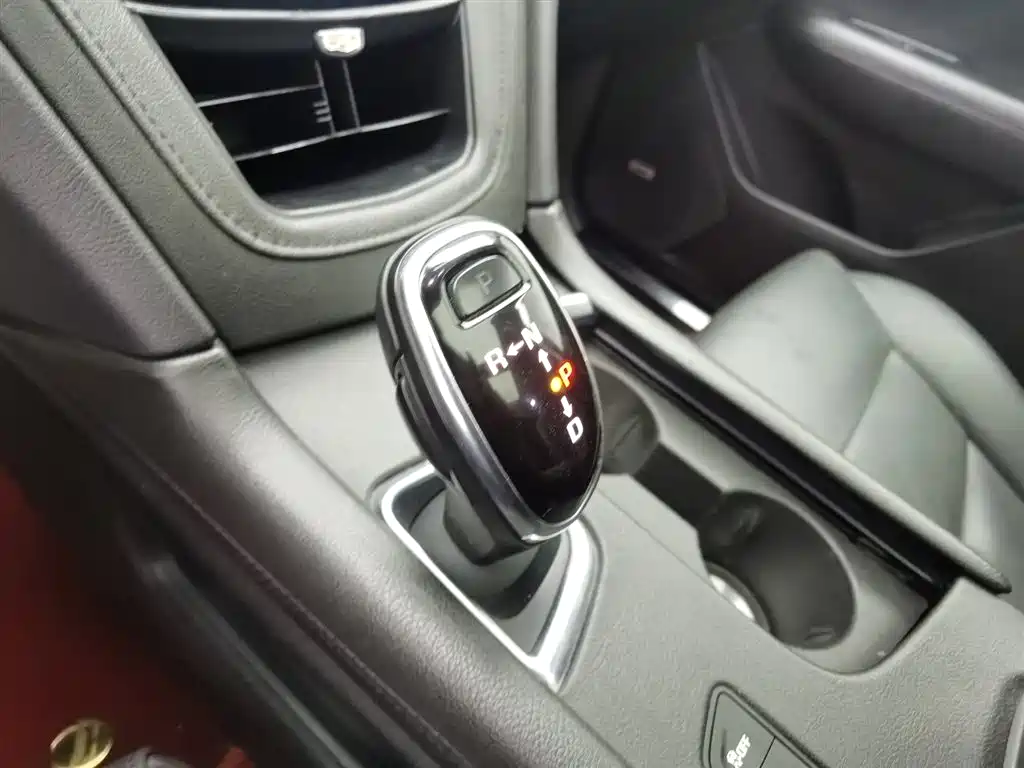 Cadillac XT5 2017 — фото 13