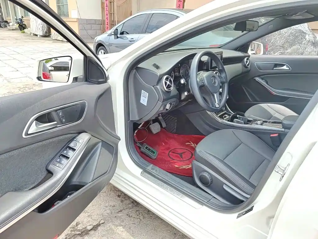 Mercedes-Benz A-Class 2015 — фото 16