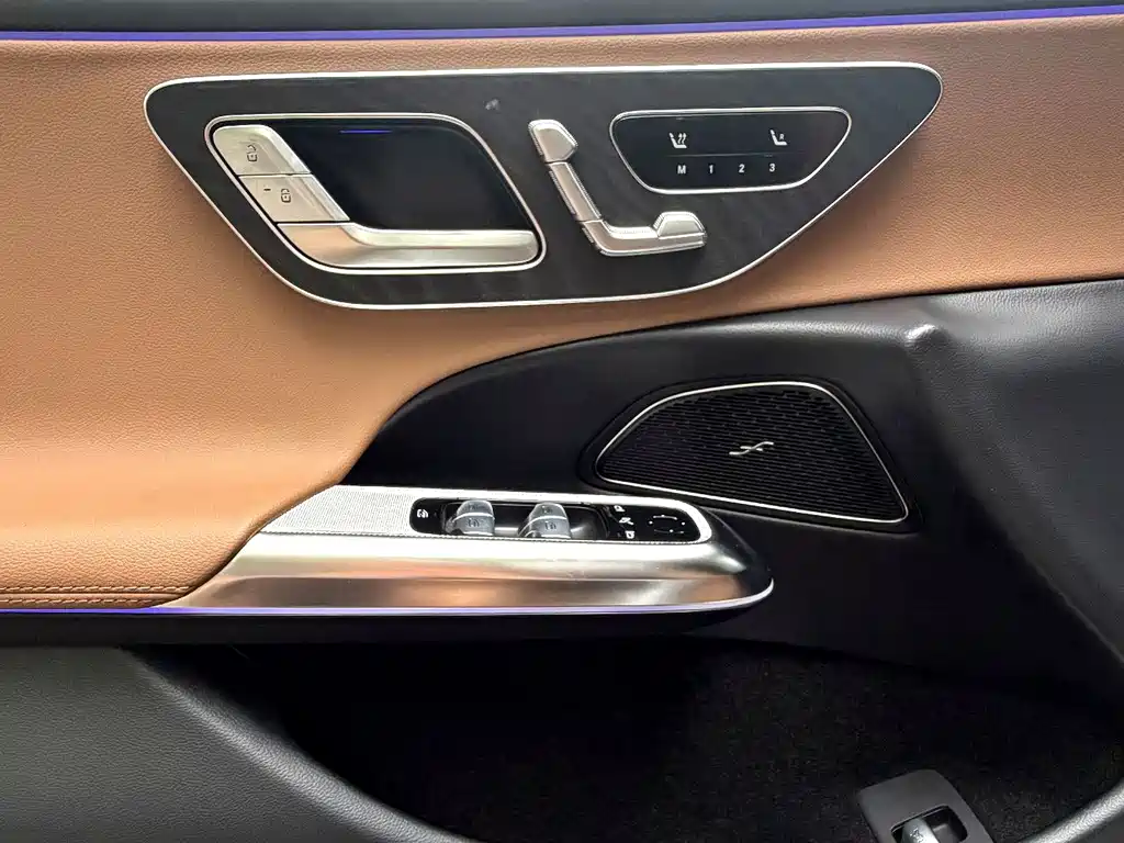 Mercedes-Benz E-Class 2025 — фото 12