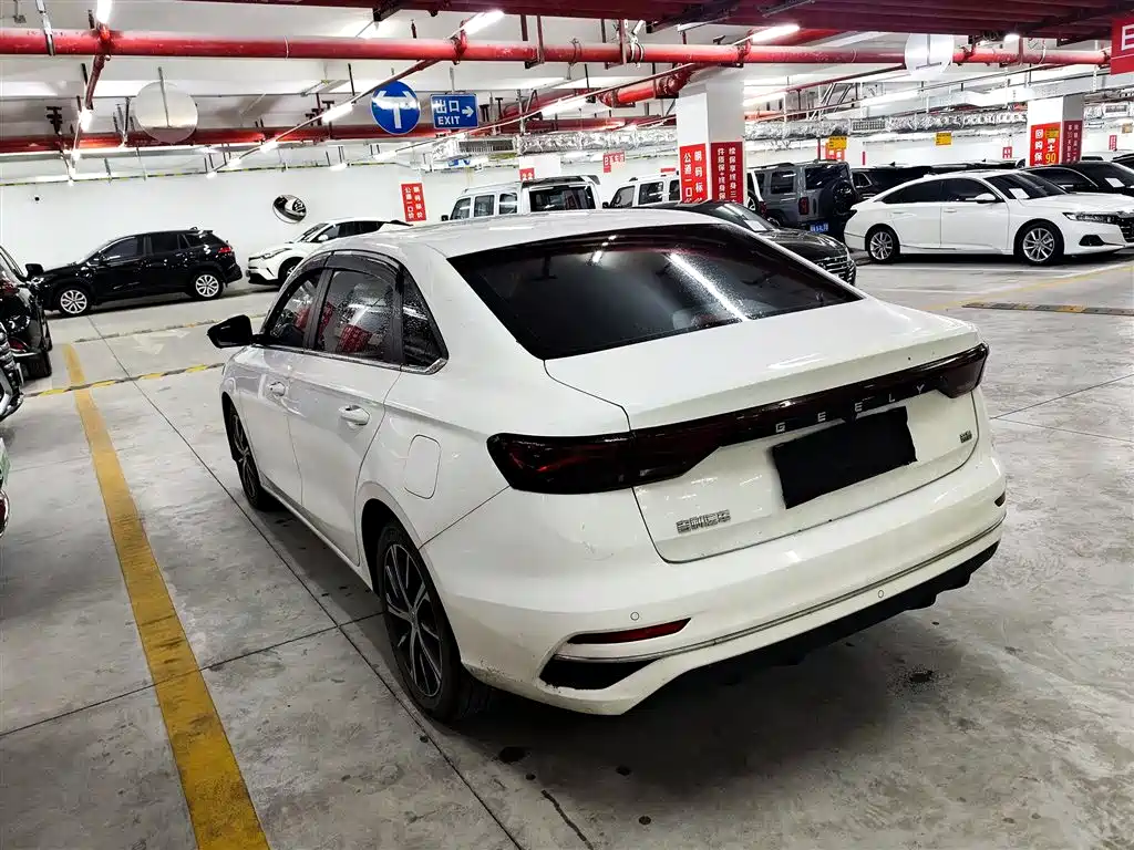Geely Emgrand 2022