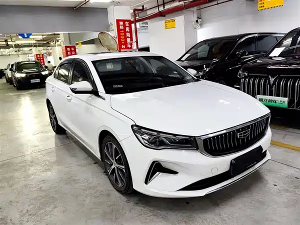 Geely Emgrand 2022
