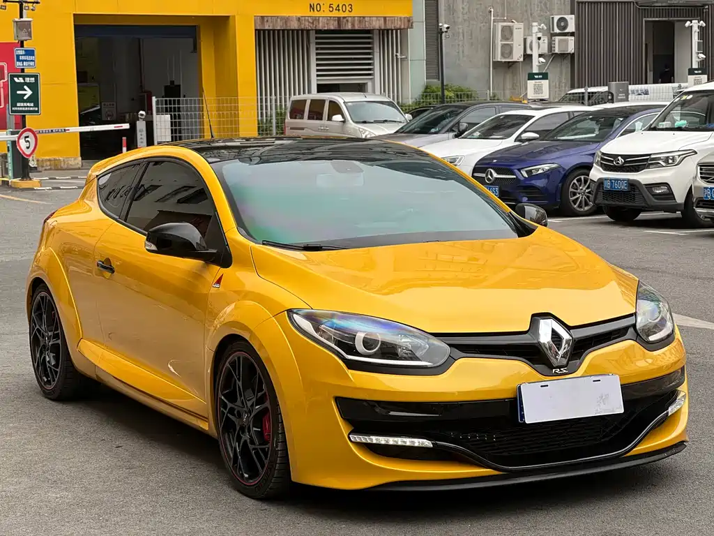 Renault Megane 2018 — фото 3