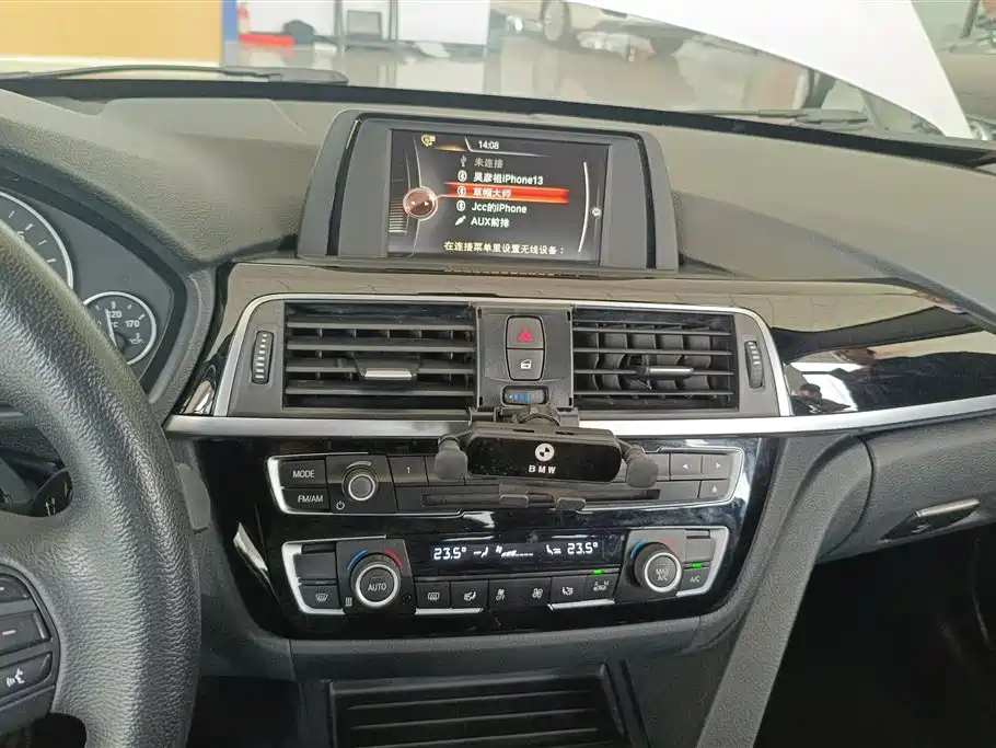 BMW 3 Series 2017 — фото 13