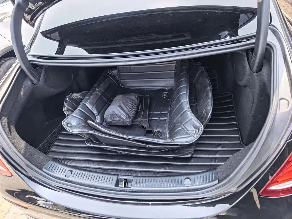 Mercedes-Benz E-Class 2019 — фото 15