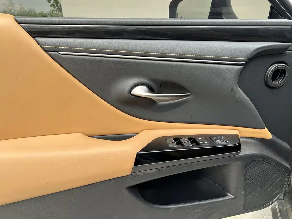 Lexus ES 2021 — фото 12