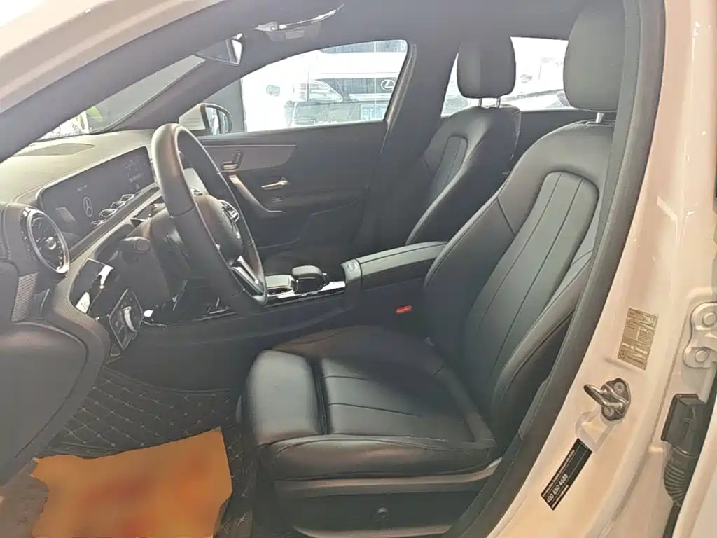 Mercedes-Benz A-Class 2019 — фото 15