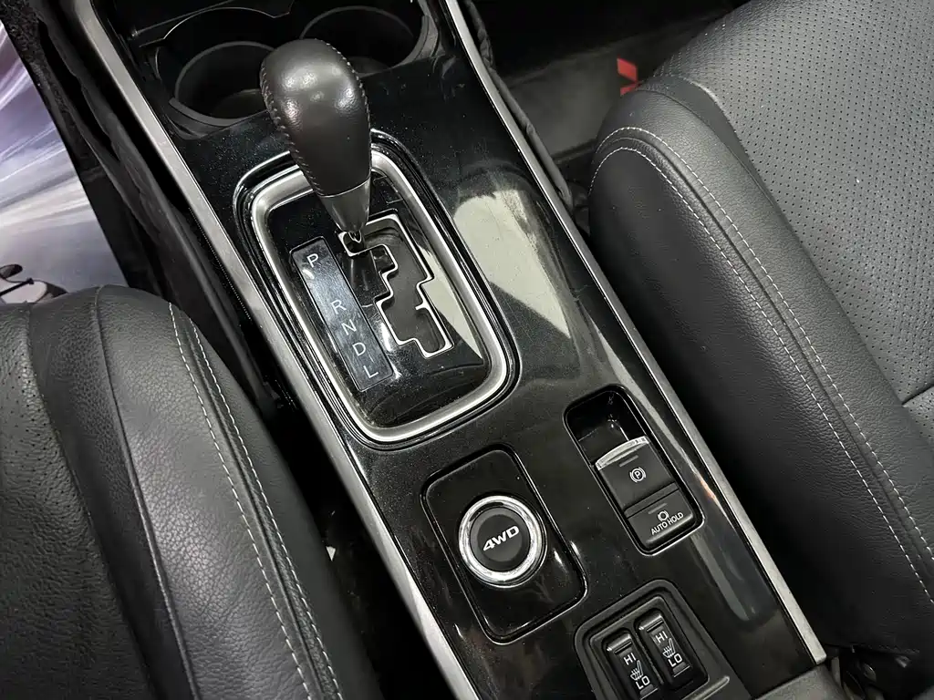 Mitsubishi Outlander 2017 — фото 12