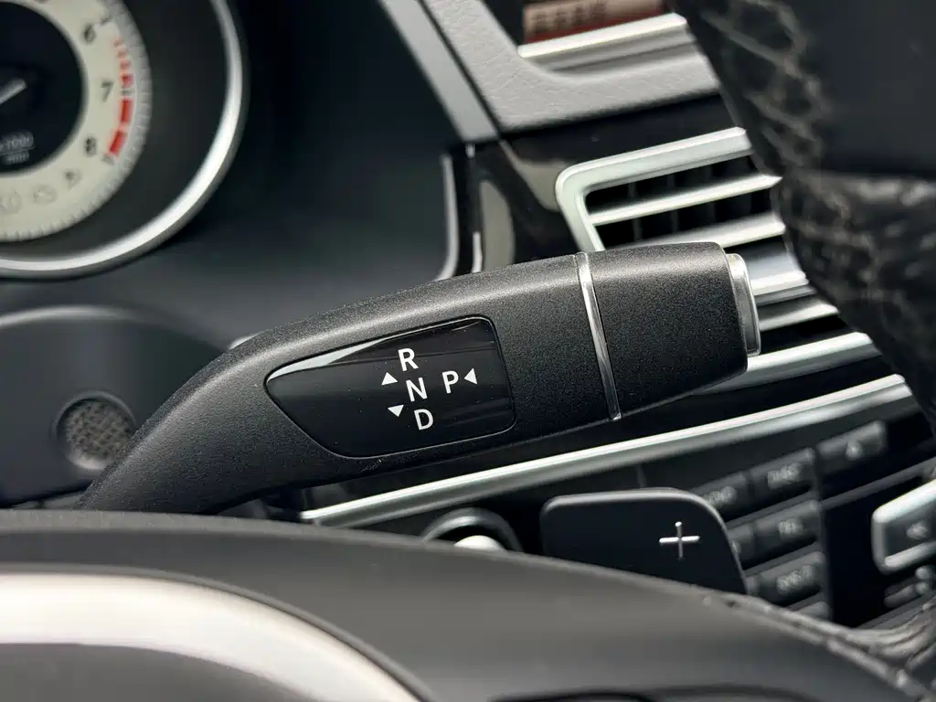 Mercedes-Benz E-Class 2015 — фото 28