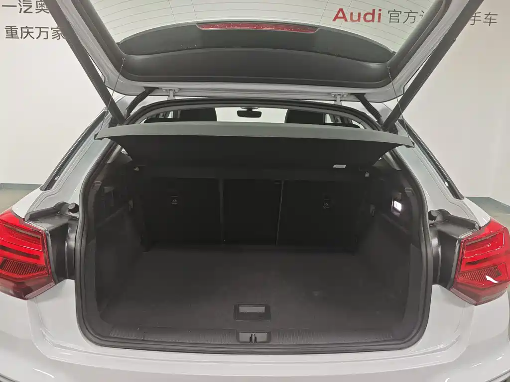Audi Q2L 2025 — фото 15