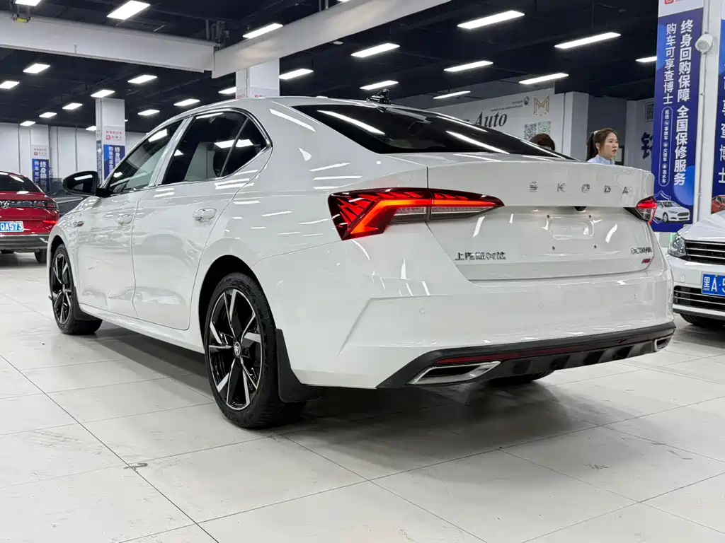 Skoda Octavia 2022 — фото 7