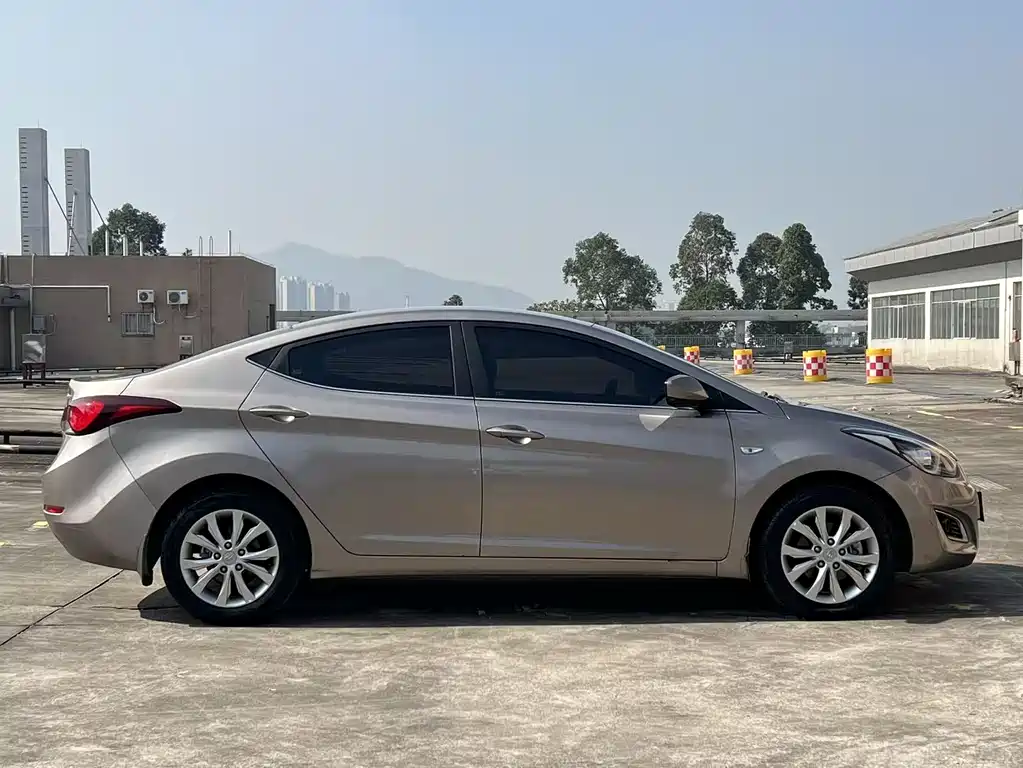 Hyundai Elantra Langdong 2017 — фото 4