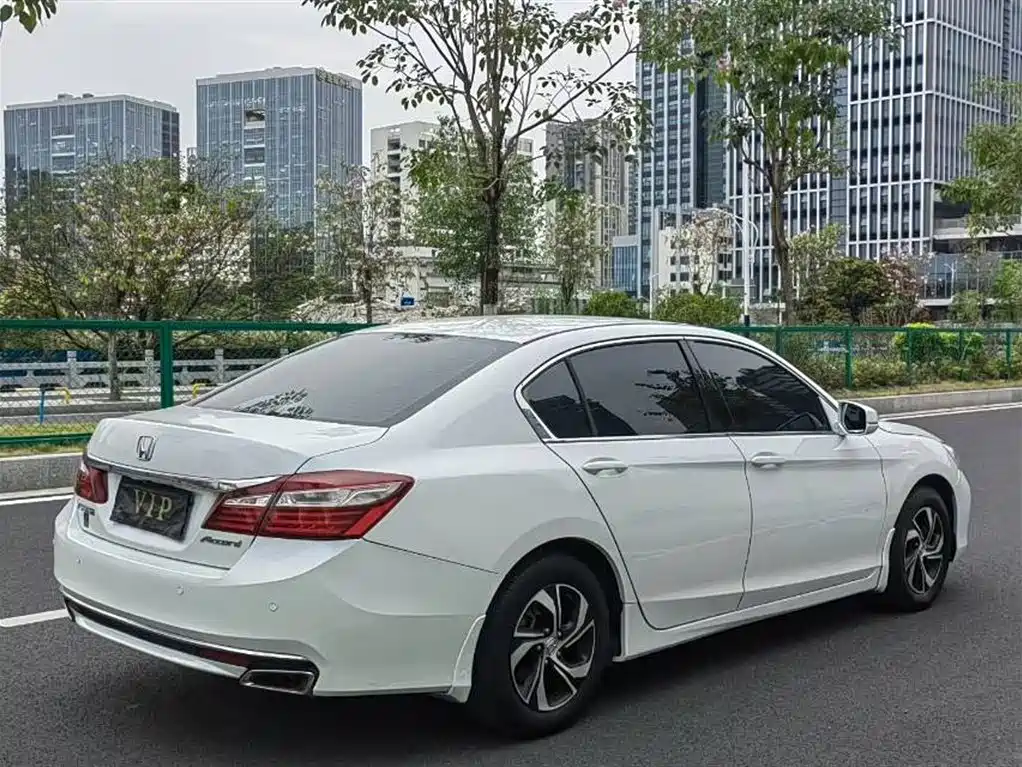 Honda Accord 2017 — фото 7