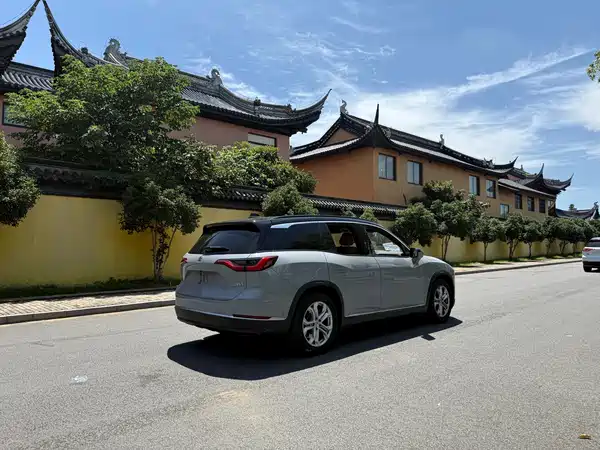 NIO ES8 2020