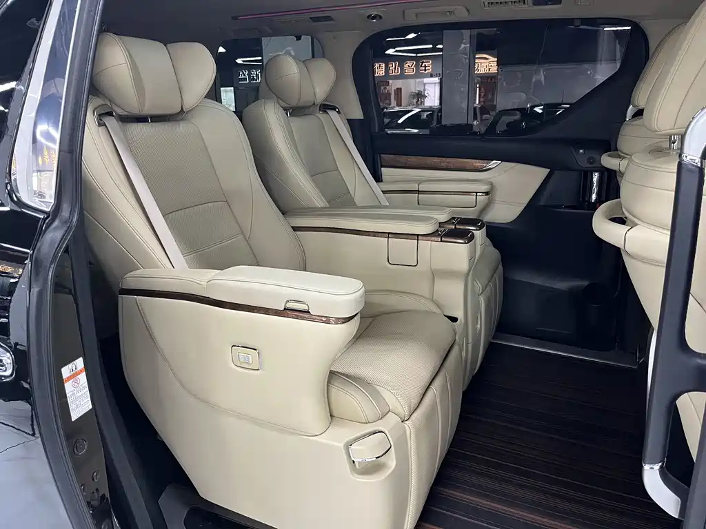 Toyota Alphard 2016 — фото 13