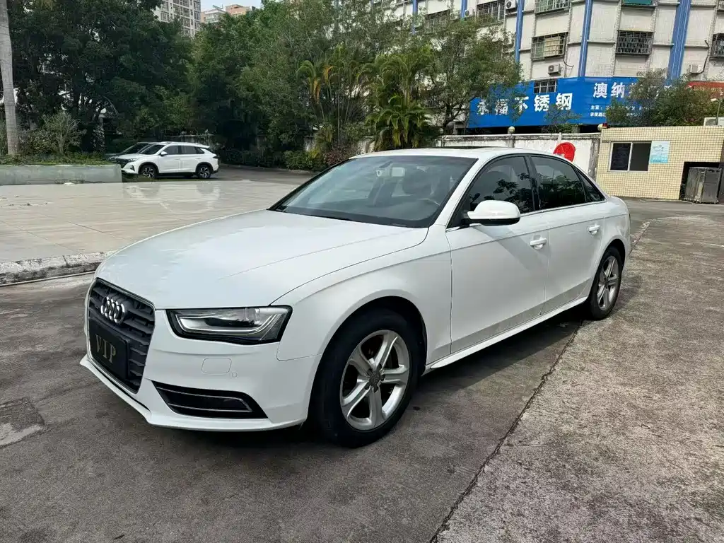 Audi A4L 2015 — фото 1
