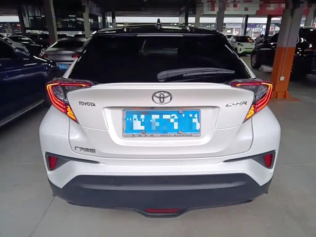 Toyota C-HR 2018 — фото 6
