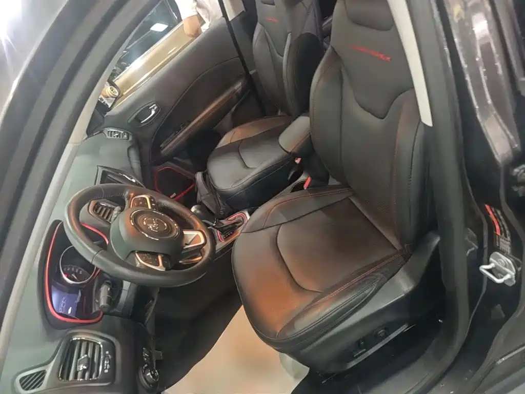 Jeep Compass 2017 — фото 15