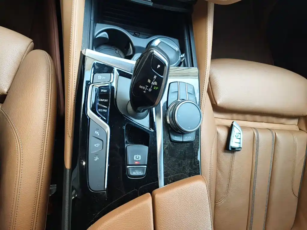 BMW 6 Series GT 2018 — фото 14