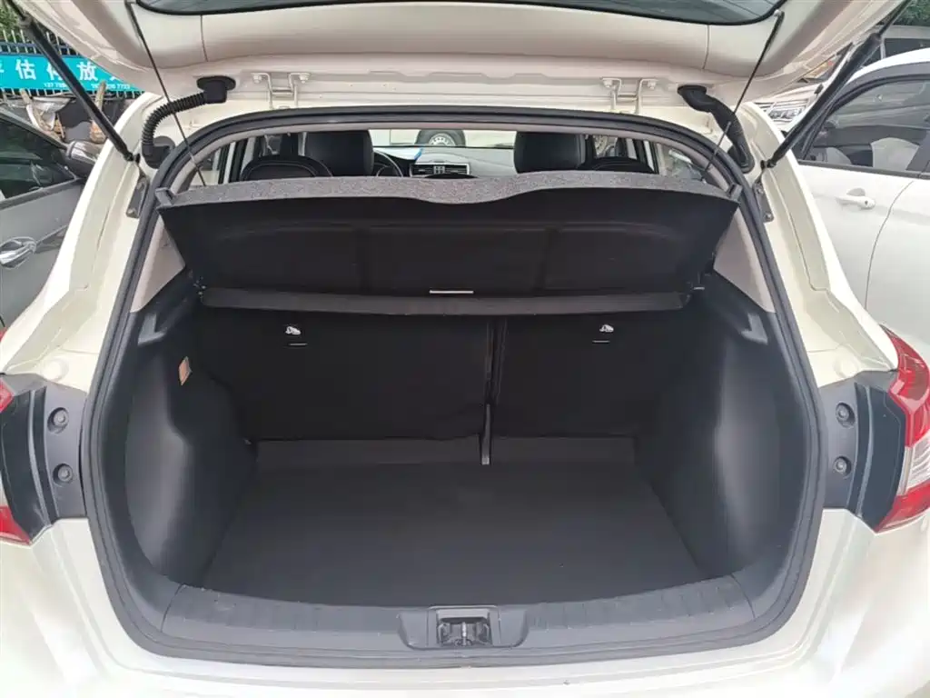Nissan Tiida 2017 — фото 19