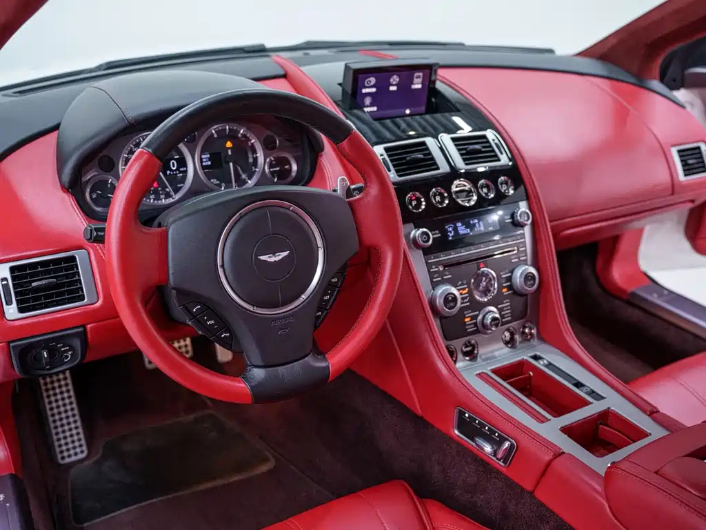 Aston Martin DB9 2014 — фото 10